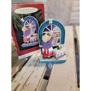 Hallmark Look for the Wonder 1993 ornament calenda